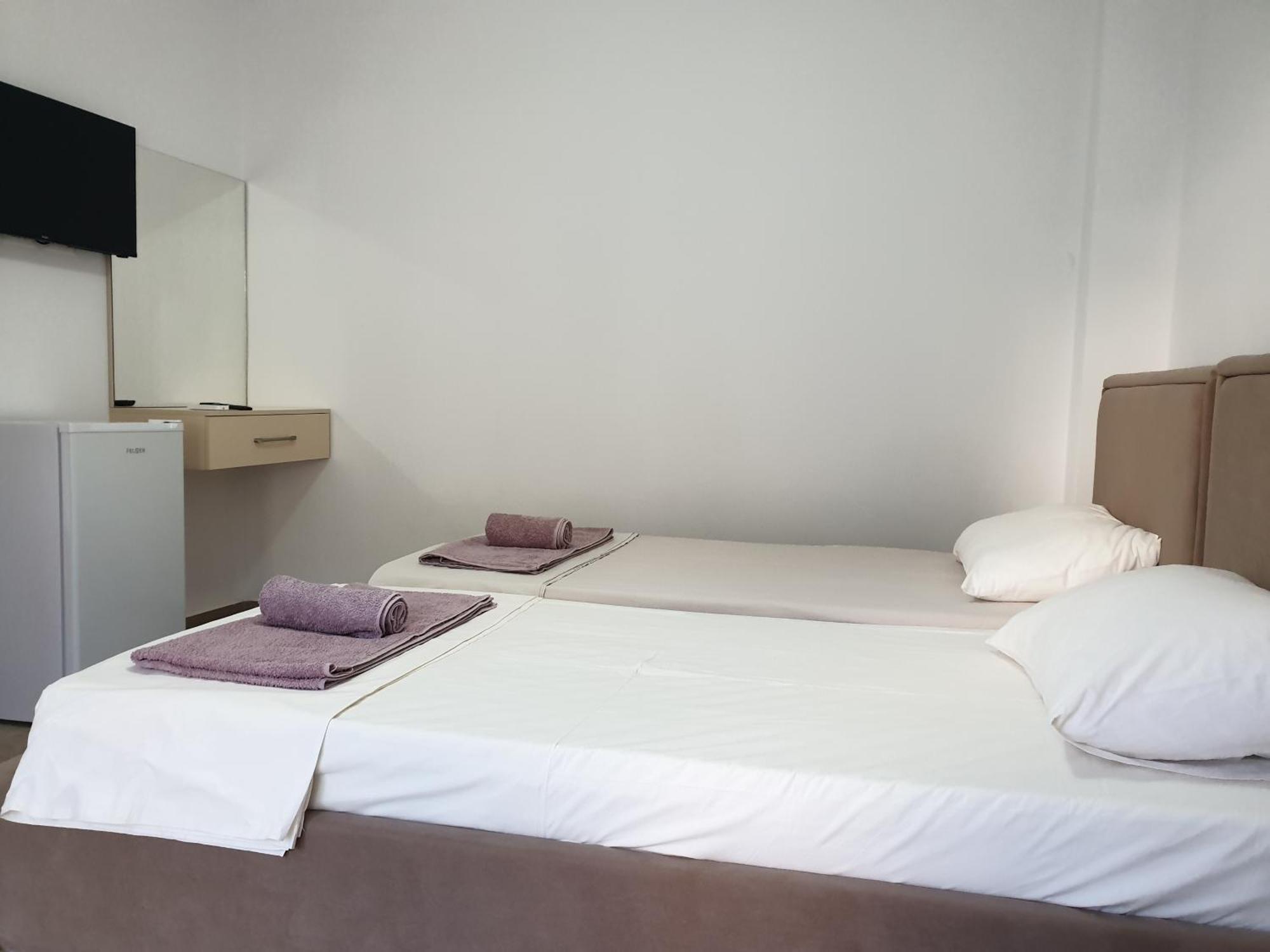 Rooms By George Dhërmi Kültér fotó