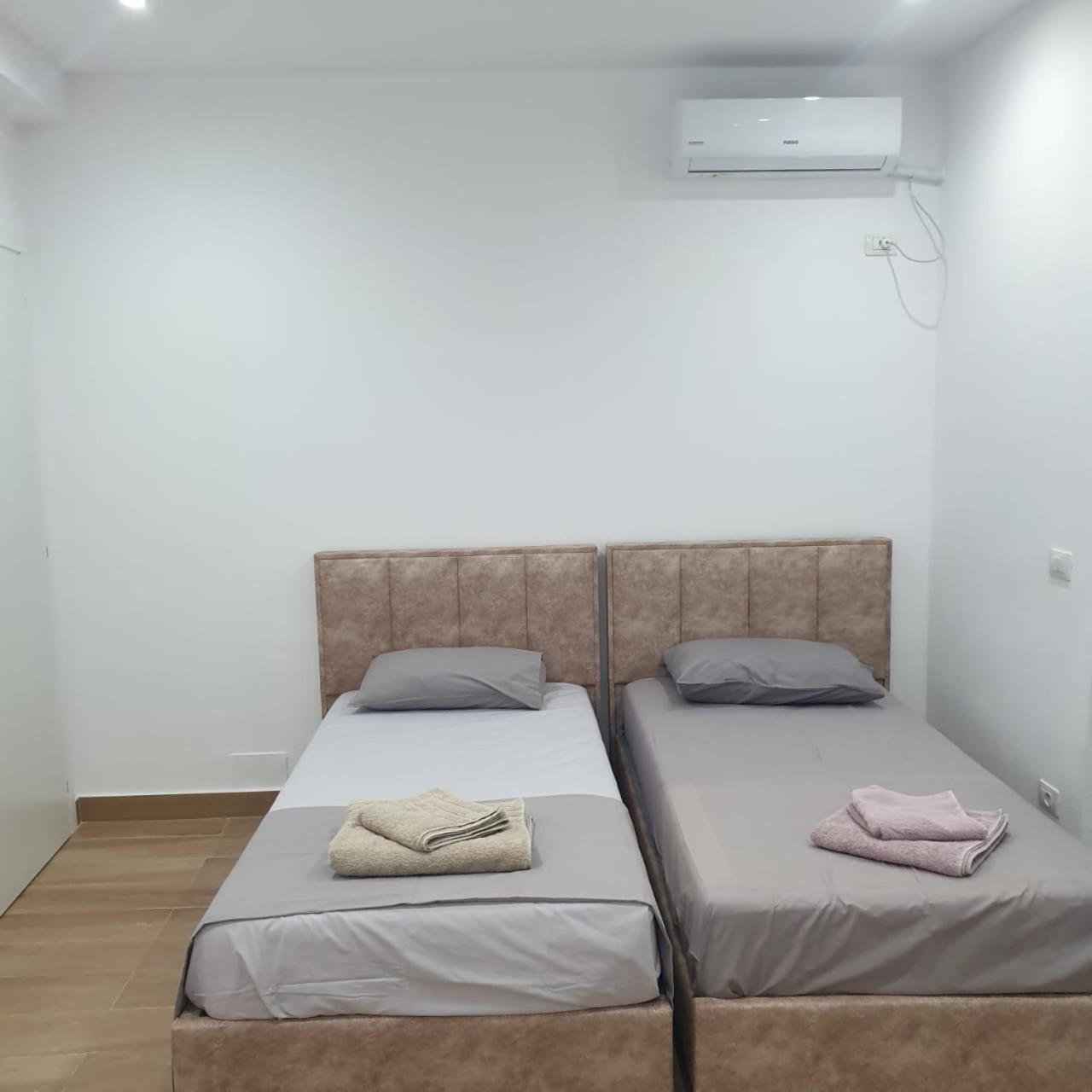 Rooms By George Dhërmi Kültér fotó